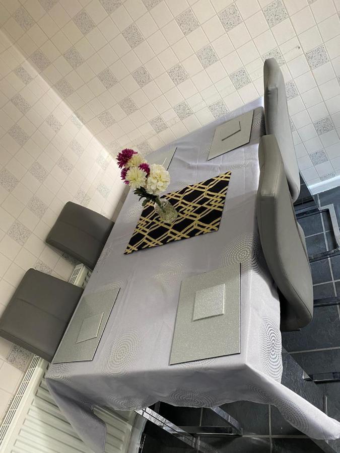 Gardner Holidays House マンチェスター エクステリア 写真